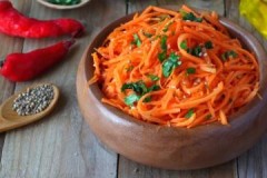 Vi gemmer kompetent, spiser uden frygt: hvor meget koreanske gulerødder opbevares i køleskabet?
