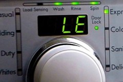 What is the reason for the le error on Samsung washing machine and how to fix it?