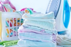 As roupas do bebê precisam ser passadas após a lavagem?