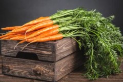 Quelle est la température de stockage optimale pour les carottes et que se passe-t-il si elle n'est pas respectée?