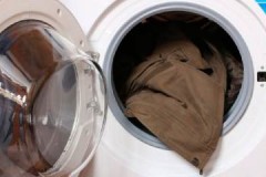 Patarimai ir gudrybės, kaip skalbti mašinoje švarką skalbimo mašinoje ir rankomis