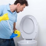 Gennemprøvede metoder til, hvordan man selv kan rense en toiletskål derhjemme