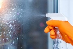 Professionel rådgivning om, hvordan man hurtigt vasker vinduer og samtidig effektivt uden striber