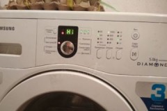 Why does Samsung washing machine show error h1 and what to do?