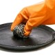 Recept och metoder för att rengöra en gjutjärnspanna från svarta kolavlagringar hemma