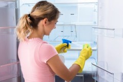 Eenvoudige instructies voor het reinigen van de koelkast met azijn