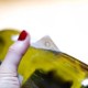 7 maneres d’eliminar l’adhesiu de les etiquetes de les ampolles