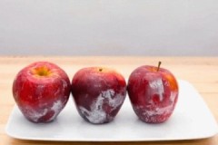 نصائح مفيدة حول كيفية إزالة الشمع من التفاح ولماذا تحتاج إلى القيام بذلك