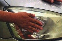 Els secrets dels mecànics experimentats de l’automòbil sobre com eliminar el groc dels fars del cotxe amb les seves pròpies mans