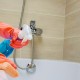 Els consells de Moidodyr sobre com i com netejar el bany de la placa groga a casa
