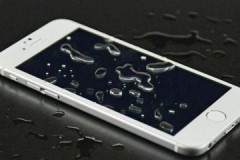 หลายชีวิตแฮ็กวิธีการเอาน้ำออกจากกระจกป้องกันของโทรศัพท์หรือสมาร์ทโฟน