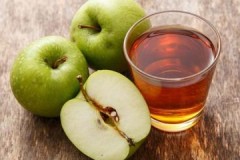 Hinweis für Hausfrauen: Wie sollte frisch gepresster Apfelsaft richtig gelagert werden?