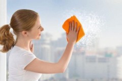 Rahsia suri rumah yang berpengalaman: kain mana yang lebih baik untuk mencuci tingkap