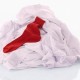 מה לעשות אם בגדים לבנים נצבעים במהלך הכביסה: דרכים לתקן מצב לא נעים
