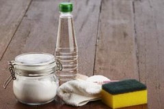 Comment nettoyer rapidement, efficacement et en toute sécurité votre canapé avec du bicarbonate de soude et du vinaigre à la maison?
