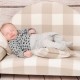 Petits secrets i trucs per netejar el sofà de l'orina del bebè a casa
