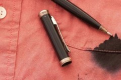 Доказани начини и средства за избацивање гел оловке из одеће