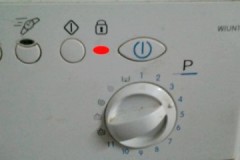For what reason is the lock icon on the Samsung washing machine and how to fix it?