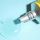 דרכים יעילות להסרת דבק סופר מזכוכית